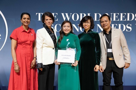 Female Vietnamese scientist receives L’Oréal-UNESCO Int’l Rising Talent Award ảnh 1