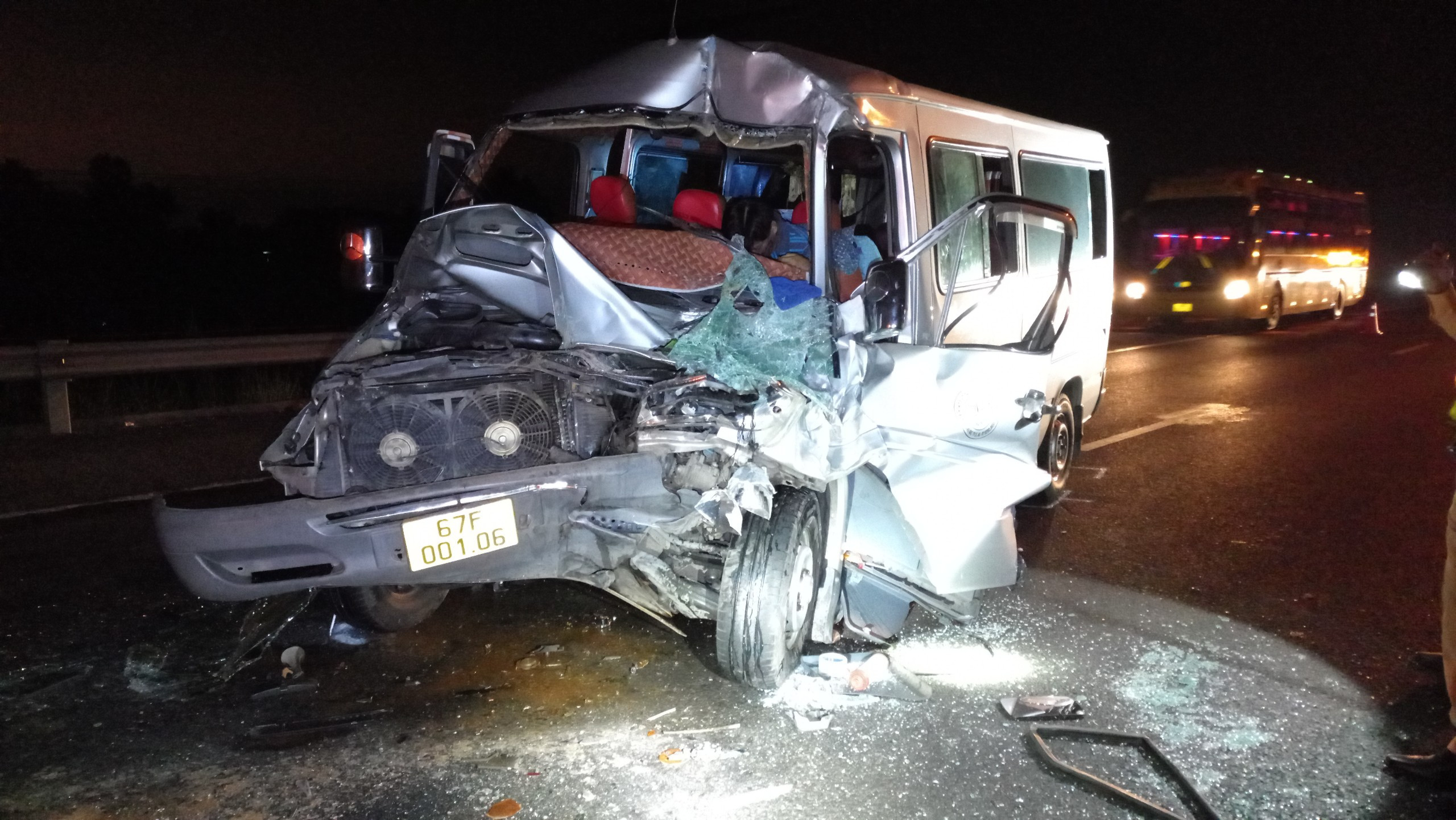 Tai nạn 3 người chết trên cao tốc: Tài xế xe đầu kéo bỏ mặc hành khách bị nạn
