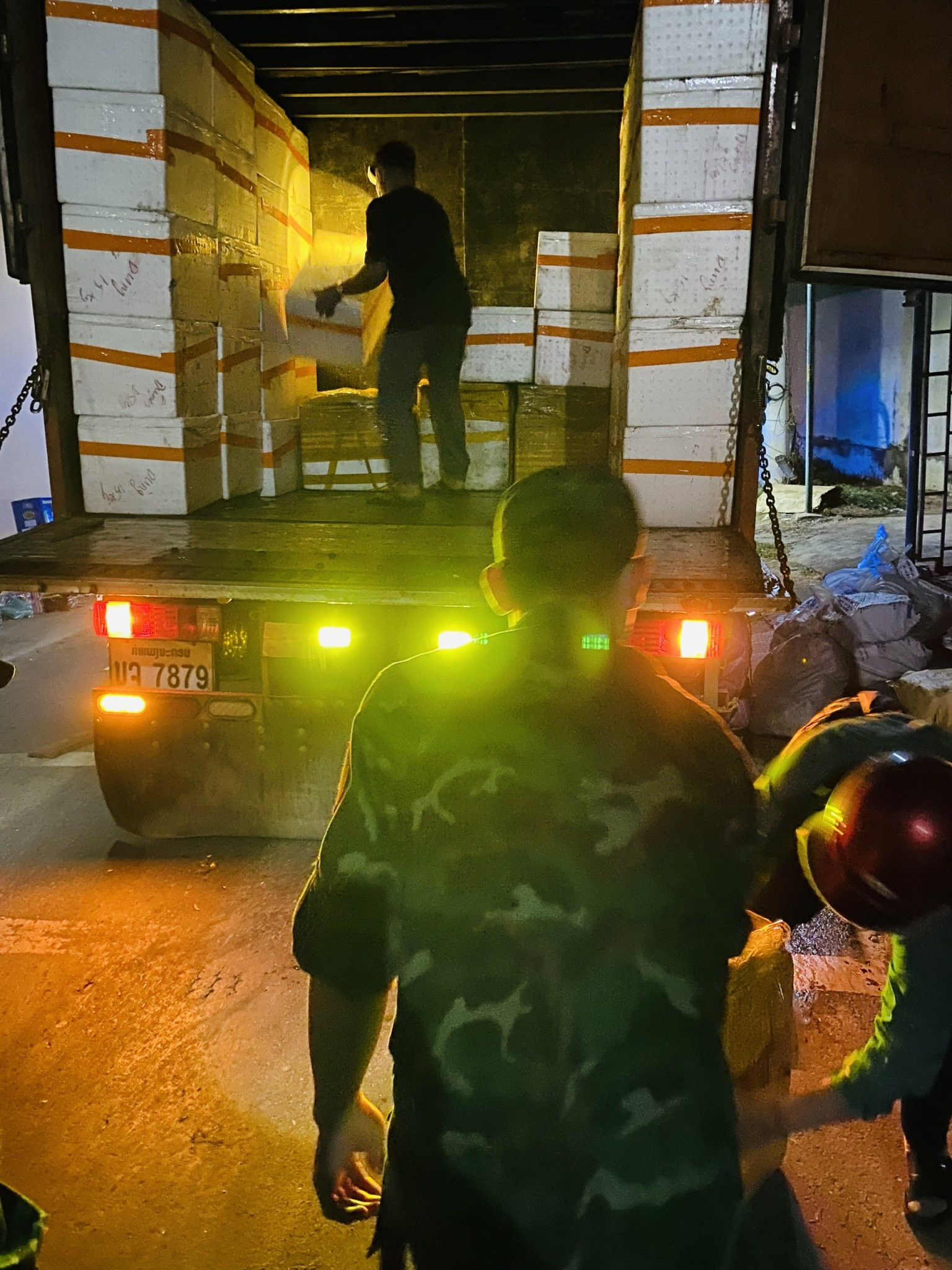 1,7 tấn lòng lợn đã bốc mùi hôi thối