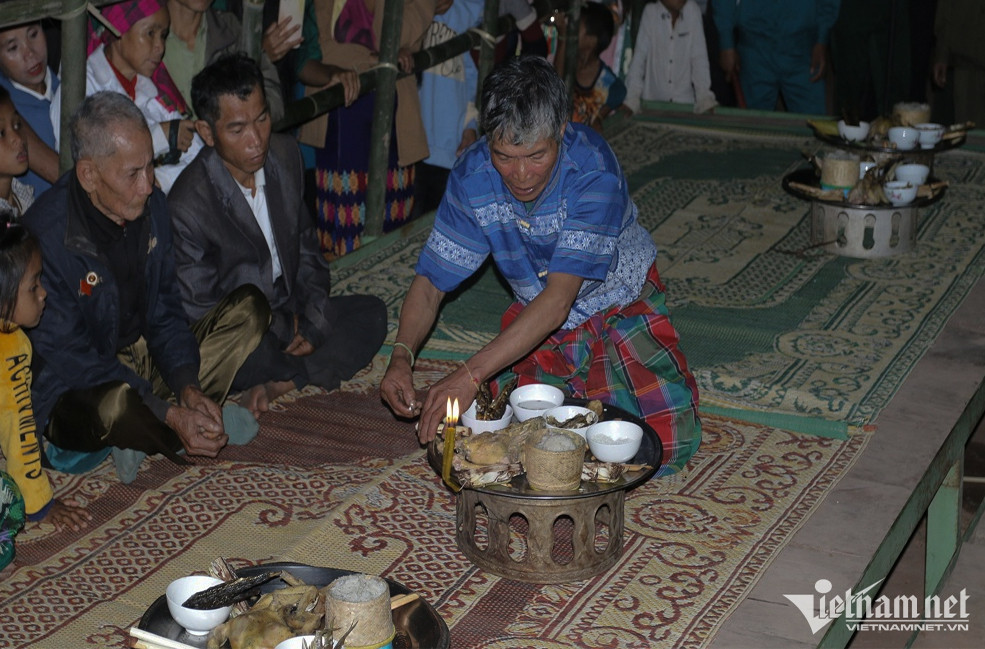 Đêm duy nhất được ngoại tình của người Ma Coong trong năm