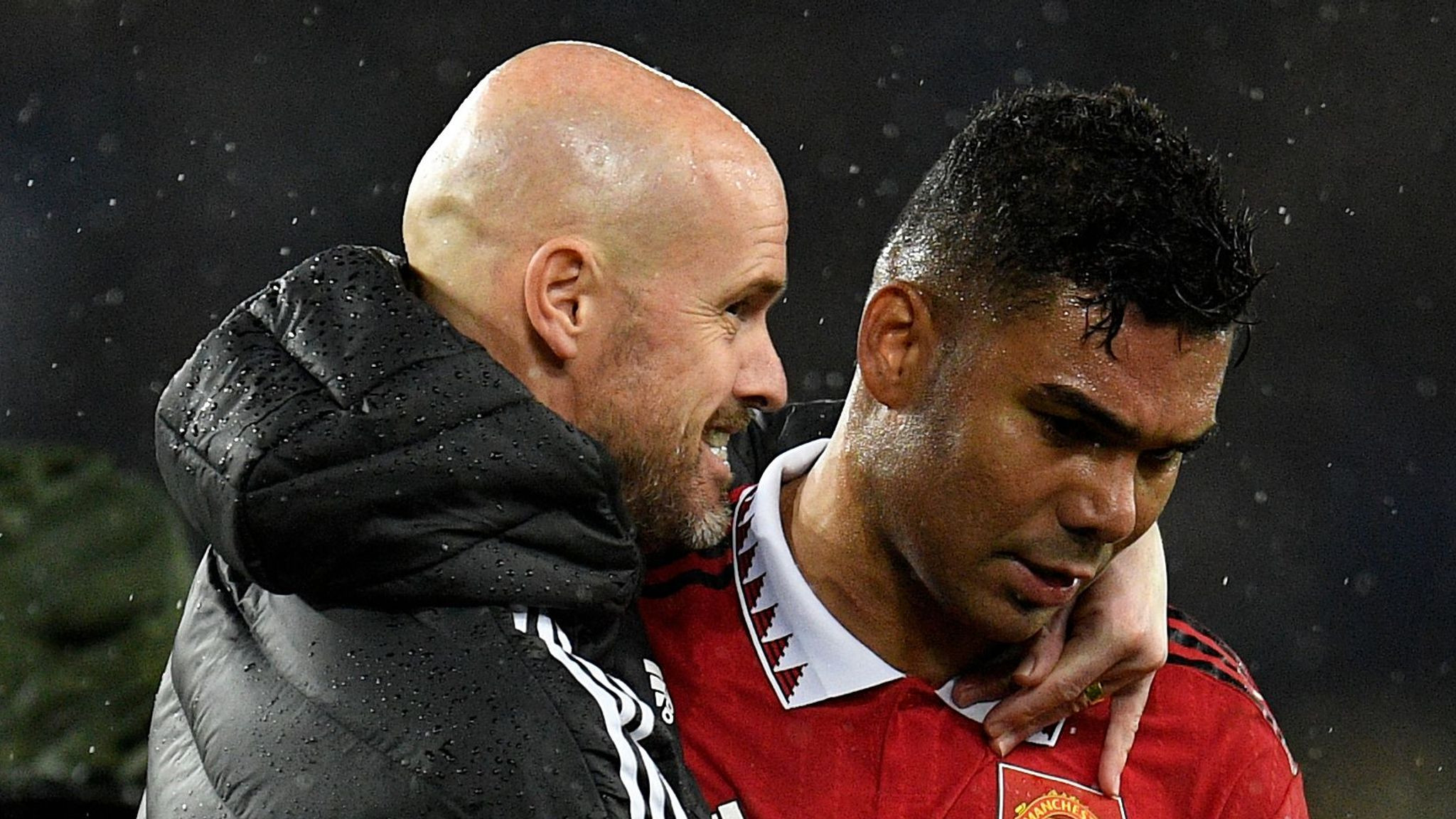 MU mệt mỏi Martial, Erik ten Hag không làm liều với Casemiro