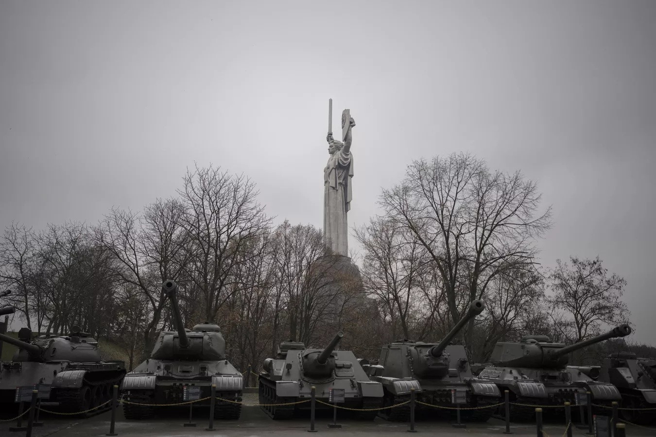 Tướng Ba Lan nói có vũ khí hạt nhân ở Ukraine, Pháp thông qua nghị quyết ủng hộ Kiev