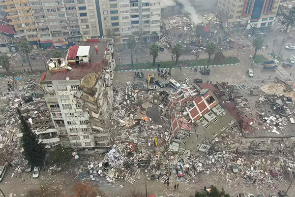 Động đất Thổ Nhĩ Kỳ: Toàn cảnh đổ nát từ trên cao và những con số chết chóc