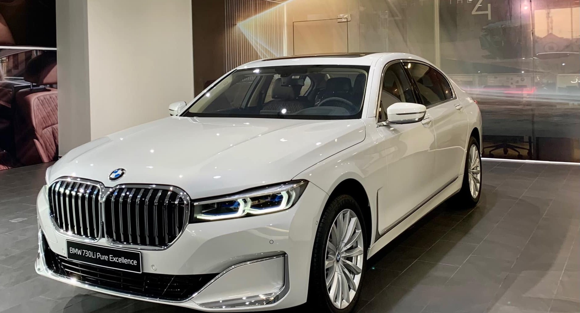 Đại lý xả hàng tồn kho, ô tô giảm giá cao nhất đến 300 triệu đồng