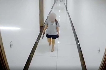Diễn biến mới vụ người phụ nữ cầm dao đe dọa hàng xóm ở chung cư Hà Nội