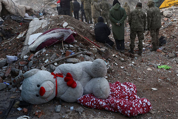 Động đất Thổ Nhĩ Kỳ và Syria: Hàng trăm tòa nhà trở thành những ngôi mộ
