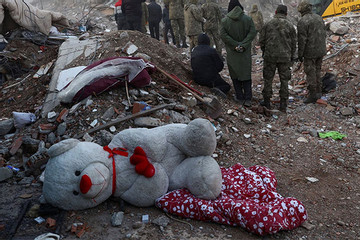 Động đất Thổ Nhĩ Kỳ và Syria: Hàng trăm tòa nhà trở thành những ngôi mộ
