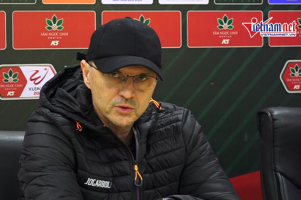 Văn Quyết lập cú đúp, Hà Nội thắng trận derby, HLV vẫn chưa hài lòng