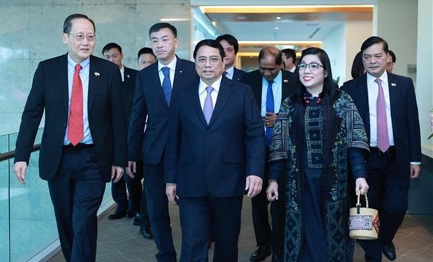 Vietnamese Prime Minister starts official visit to Singapore hinh anh 1