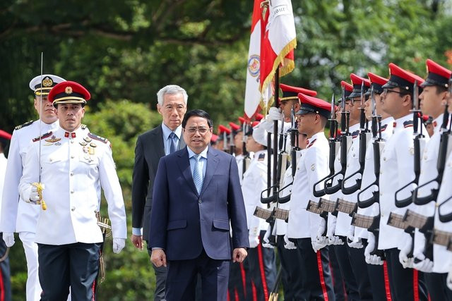 Thủ tướng Lý Hiển Long chủ trì Lễ đón Thủ tướng Phạm Minh Chính thăm Singapore