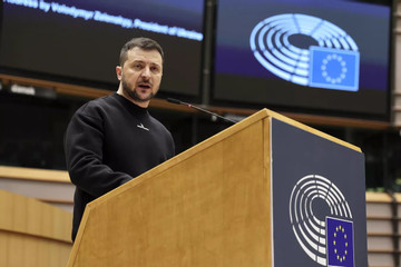 Ông Zelensky phát biểu tại Nghị viện châu Âu, EU hứa hẹn tăng viện trợ cho Ukraine