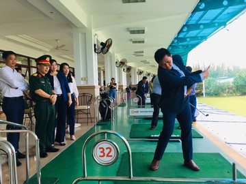 HCMC receives first golf tourists