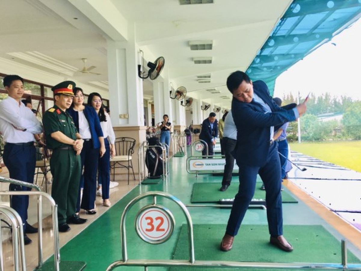 hcm city launches golf tour service to attract visitors picture 1