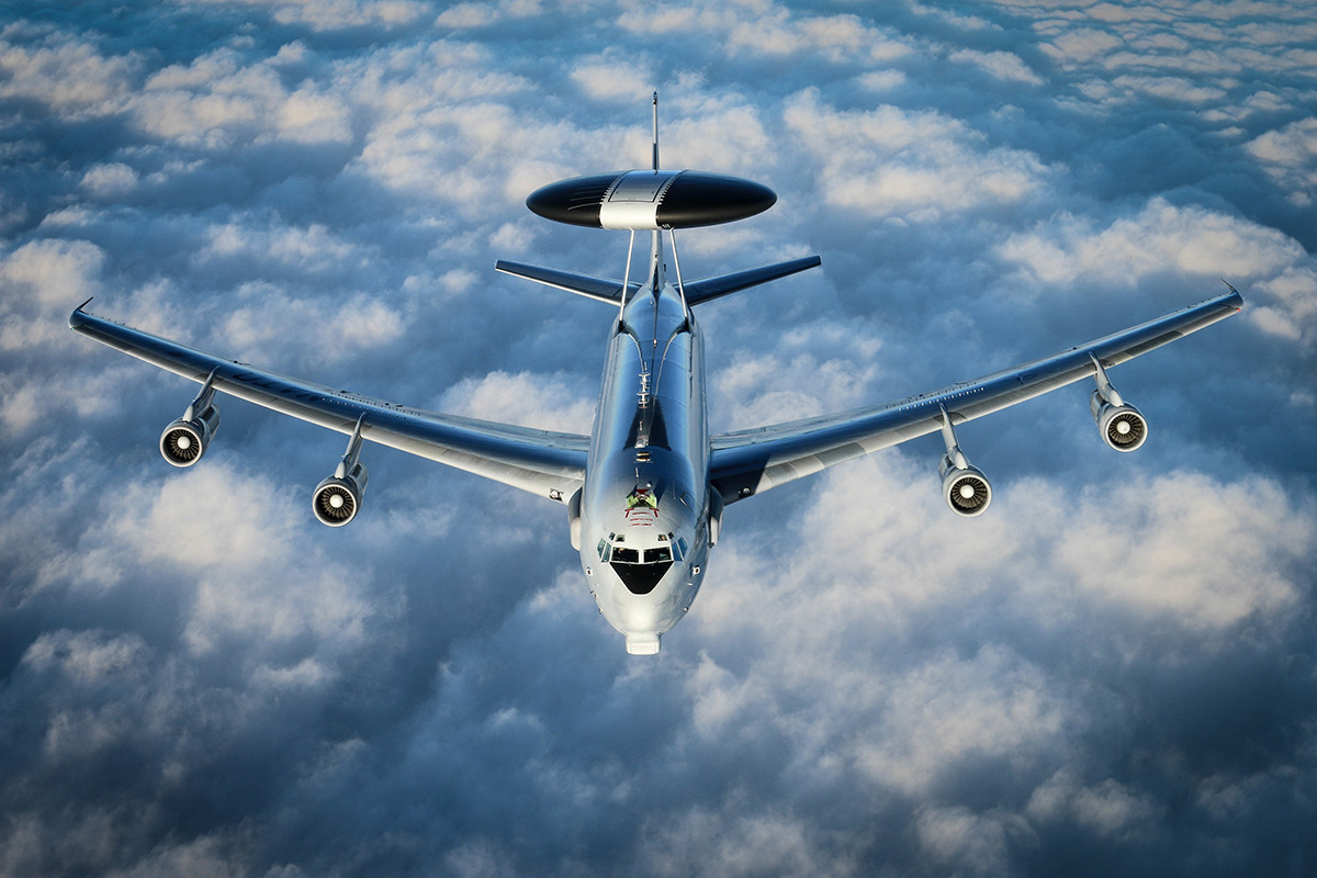 Phi đội radar bay đắt giá của không quân Mỹ