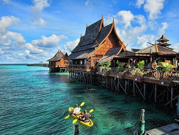 Tour du lịch 30/4: Nhiều người đặt sớm, khách 'chịu chi' tiền tăng