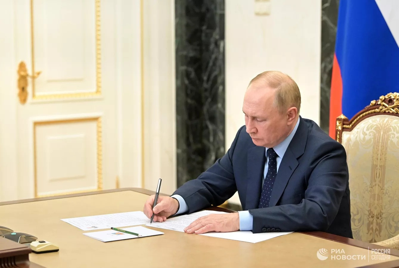 Tổng thống Putin ký luật đình chỉ tham gia hiệp ước hạt nhân New START với Mỹ