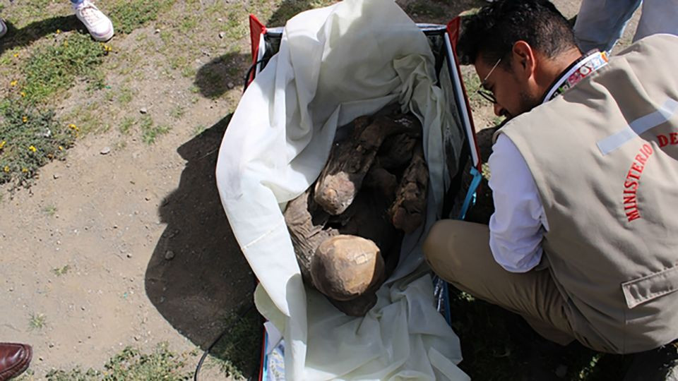 Xác ướp hàng trăm năm tuổi được tìm thấy gần chỗ 3 người đàn ông ngồi uống rượu