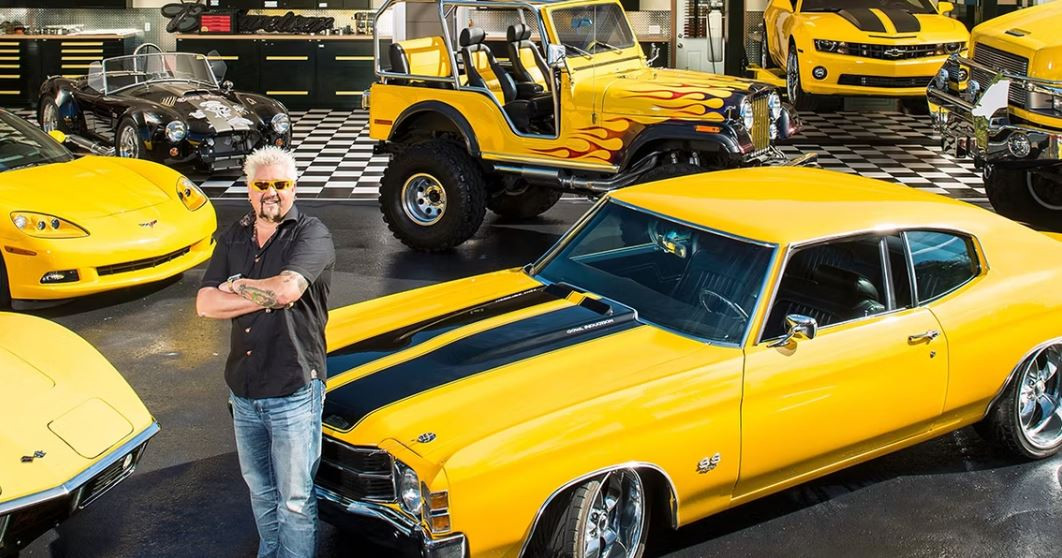 Bộ sưu tập ô tô cổ màu vàng của siêu đầu bếp Mỹ Guy Fieri