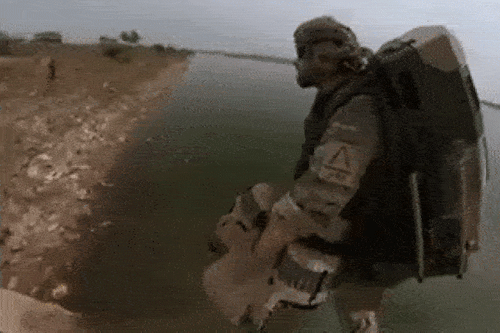 Xem lục quân Ấn Độ vượt sông, bay qua nóc nhà bằng ba lô phản lực