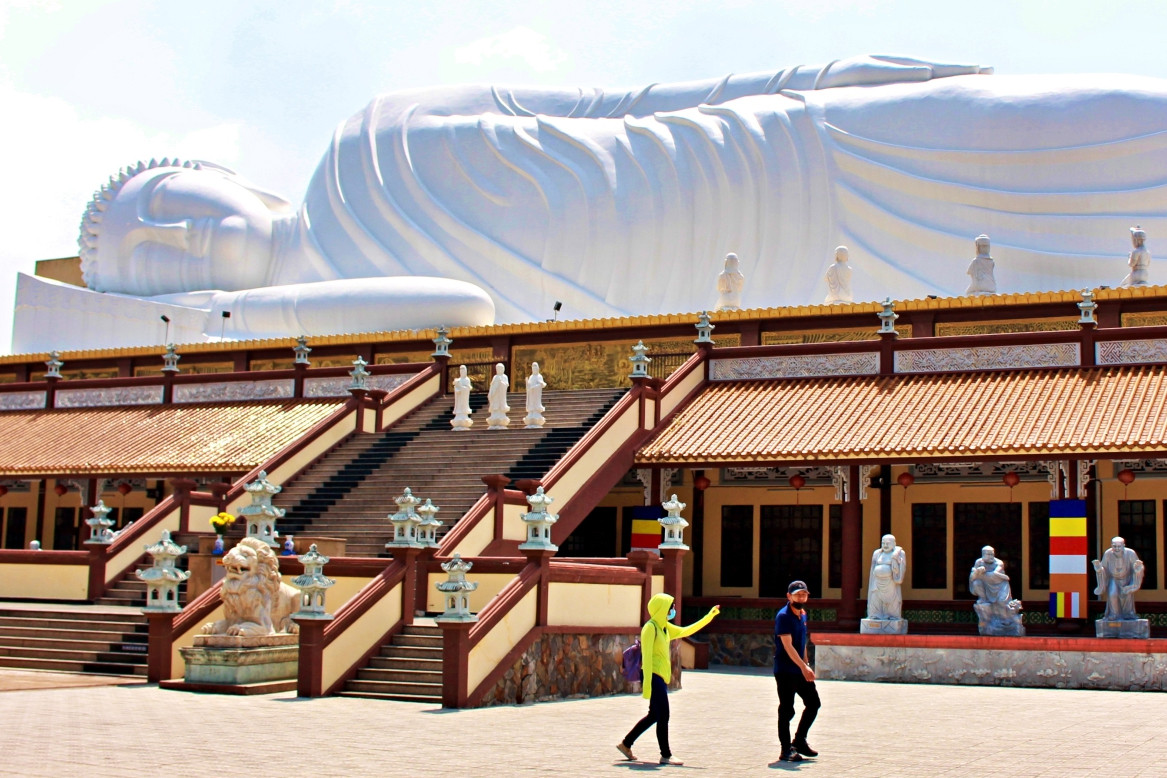 Báu vật của ngôi chùa gần 300 tuổi có tượng Phật nằm dài nhất châu Á