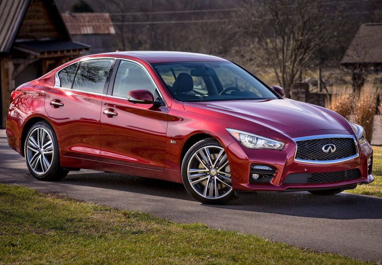 Infiniti Q50 - Front