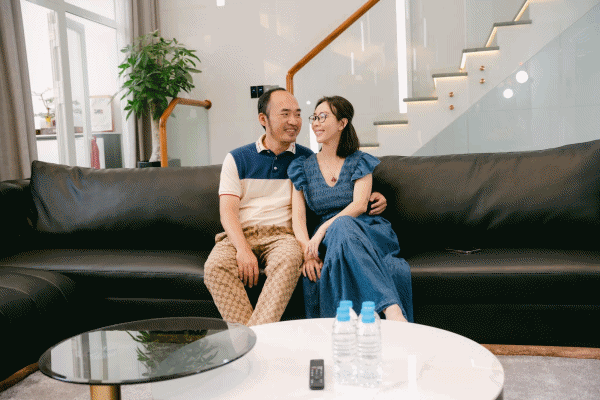 Căn nhà bề thế, đắt đỏ của vợ chồng Thu Trang - Tiến Luật