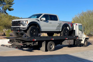 Ford F-150 Raptor R 2023 bị hiện tượng rò rỉ dầu dù vừa mới mua