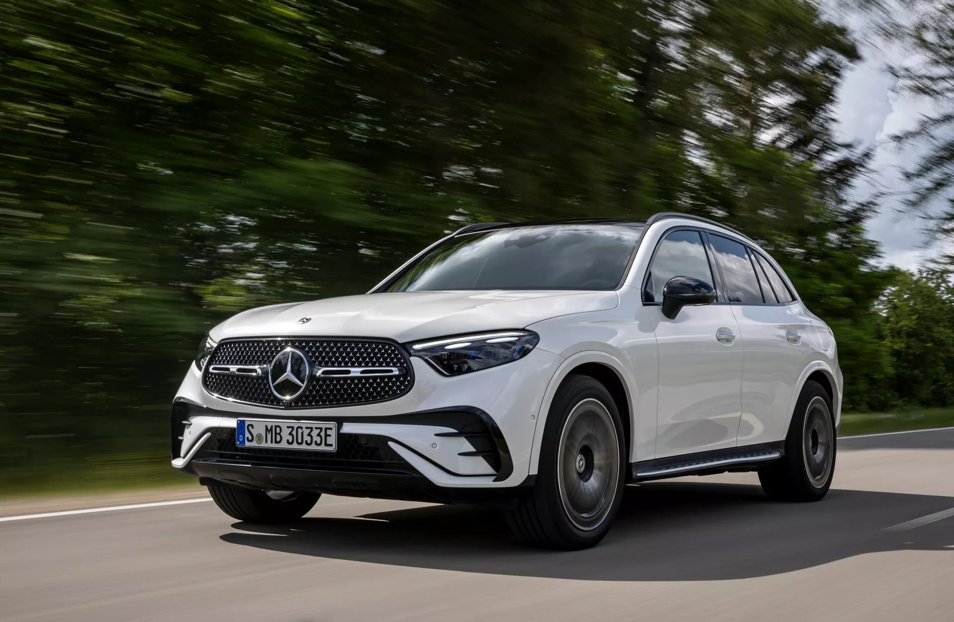 Mercedes-Benz GLC 2023 tăng giá bán