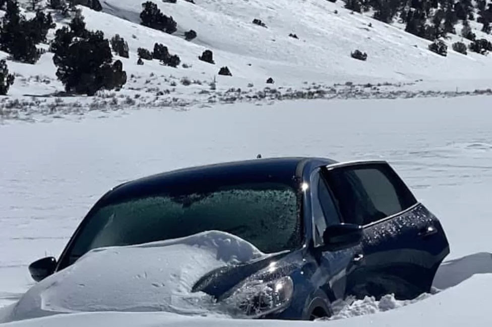 Mắc kẹt trong ôtô giữa bão tuyết gần tuần, cụ ông 81 tuổi sống sót kỳ diệu