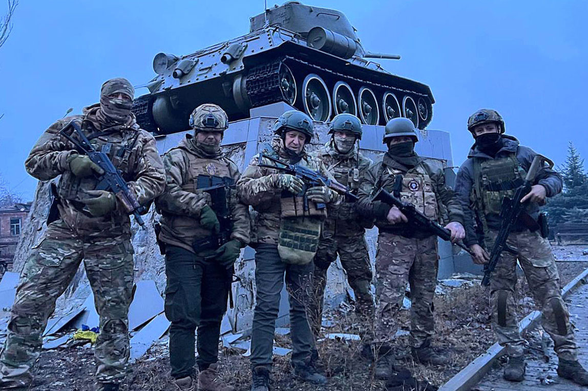 Wagner mở hàng chục ‘trung tâm tuyển quân’ mới, Canada cấm nhập khẩu nhôm, thép Nga