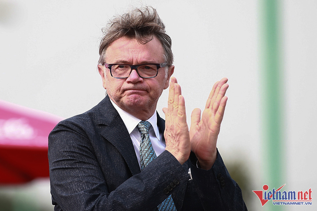 HLV Philippe Troussier: Tôi không thích so sánh với ông Park Hang Seo