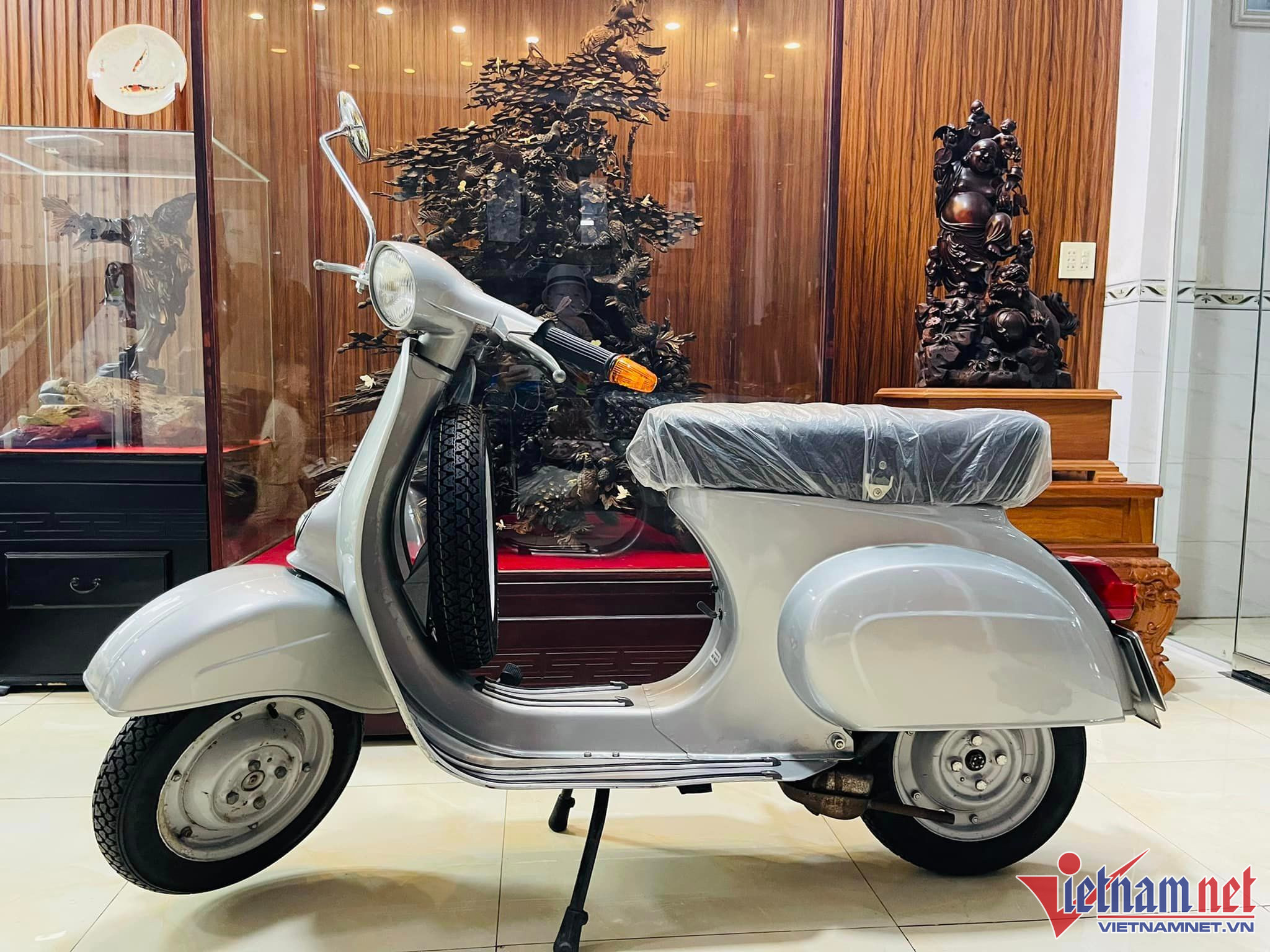 Xe cổ Vespa 50S 1975 nguyên bản, độc nhất Việt Nam