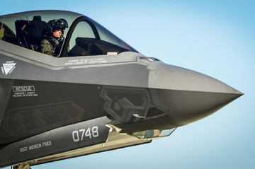 Công nghệ tối tân trên mũ bảo hiểm phi công lái chiến cơ F-35