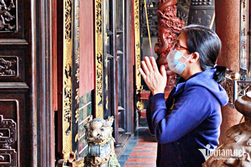 10.000 bức tượng độc đáo của ngôi chùa sở hữu máy xin xăm tự động