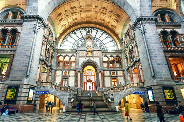 Sững sờ trước vẻ tráng lệ của 9 nhà ga đẹp nhất thế giới
