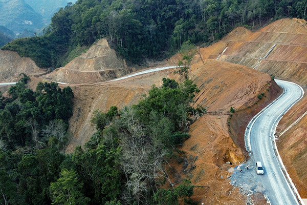 Cao Bằng: Bất thường việc duyệt 'xóa' 150ha rừng phòng hộ để làm đường