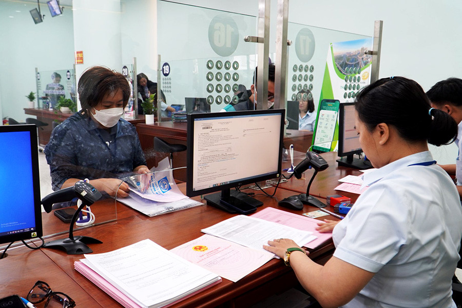 TP.HCM hỏi người dân lý do chưa được cấp giấy chứng nhận nhà đất