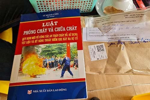 Cảnh sát vạch trần 'chiêu trò' lừa mua tài liệu phòng cháy, chữa cháy