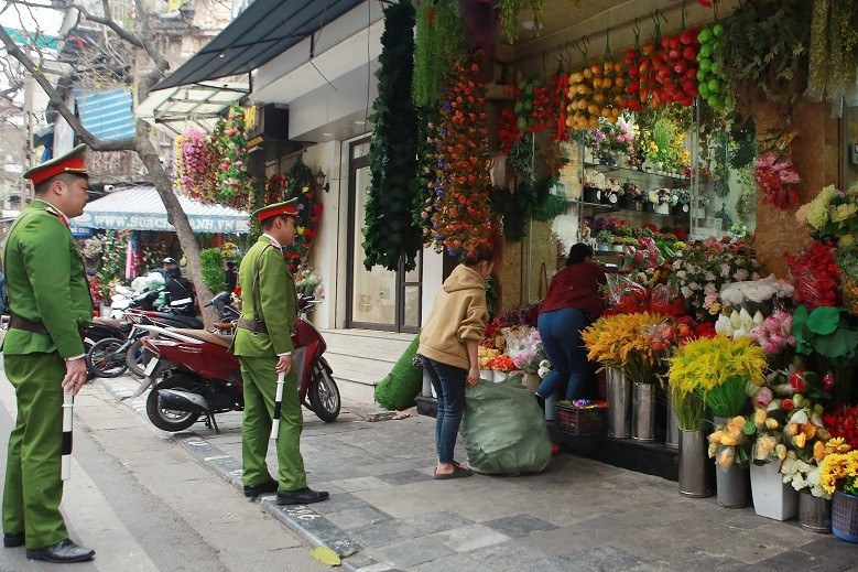 'Vũ khí' mới của ông Trần Sỹ Thanh trong dẹp loạn vỉa hè