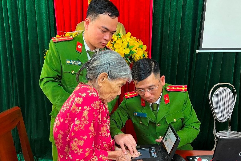 Cụ bà 91 tuổi được làm CCCD sau phản ánh của VietNamNet