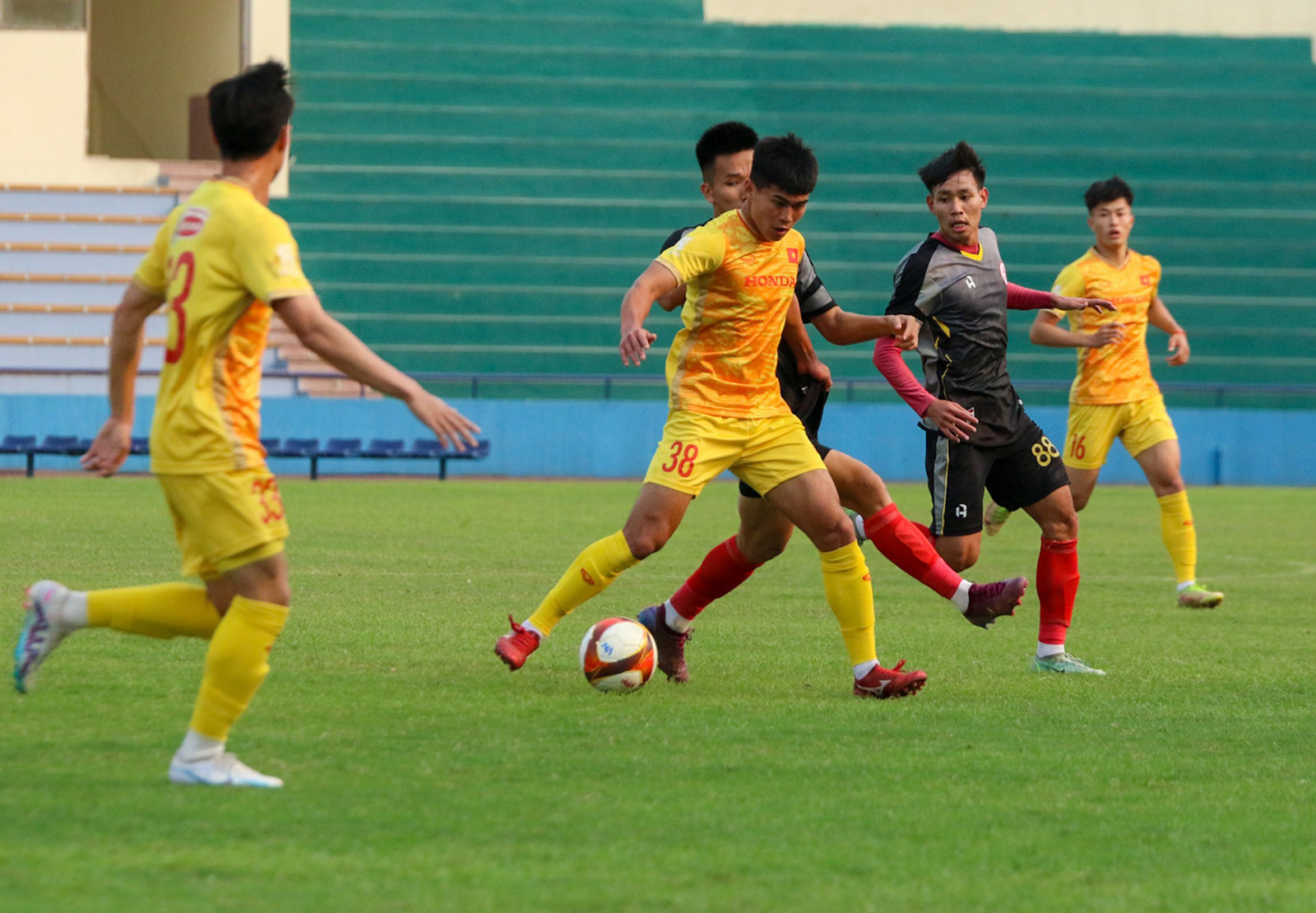 Viettel phạt nặng 'bom tấn' Quế Ngọc Hải sau trận derby Hà Nội