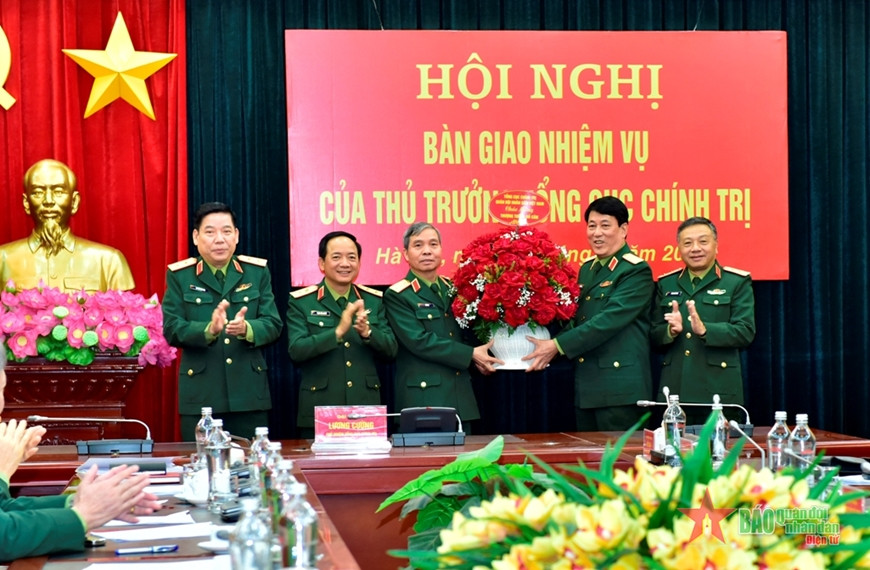 Bàn giao nhiệm vụ Thủ trưởng Tổng cục Chính trị QĐND Việt Nam