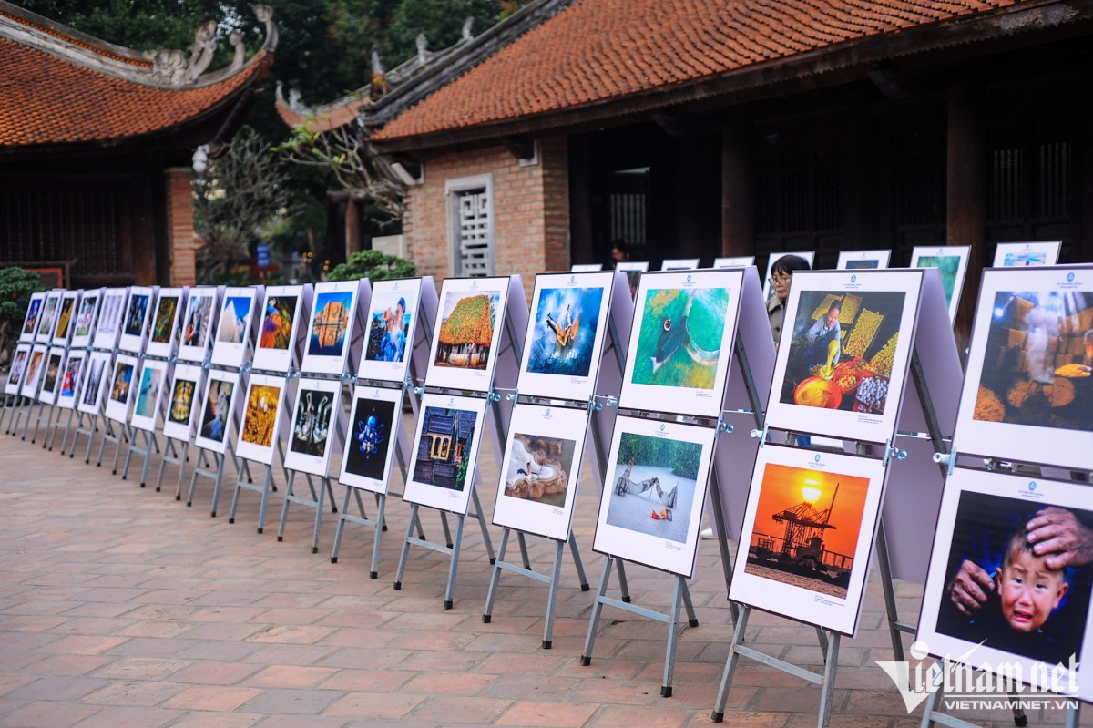 local pieces of work at international art photo contest exhibited in hanoi picture 1