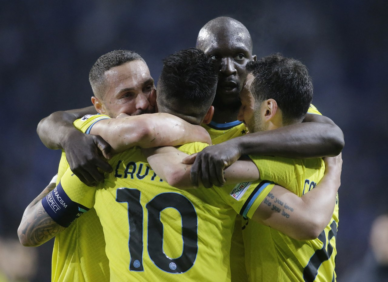 Inter Milan hú vía giành vé tứ kết Champions League