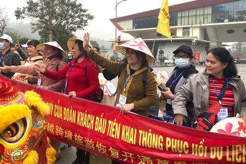 Khách Trung Quốc trở lại Việt Nam nhỏ giọt, chi tiêu thắt chặt