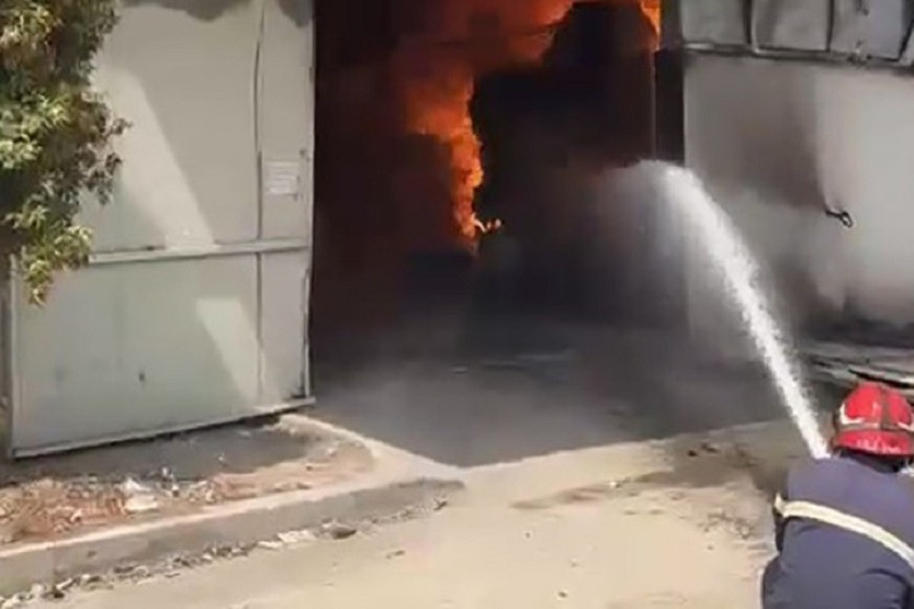 Cháy dữ dội ở công ty giấy trong khu công nghiệp