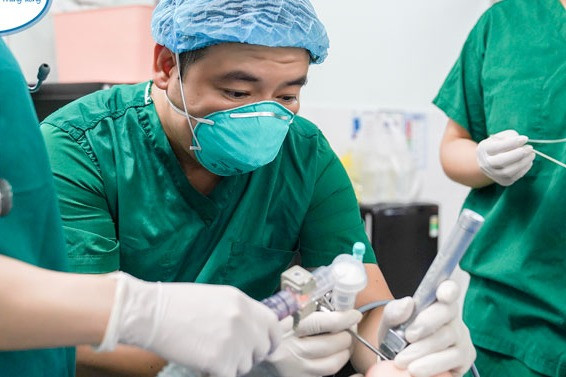 Gần 10 ca cấp cứu vì hóc xương lợn, đầu bút bi