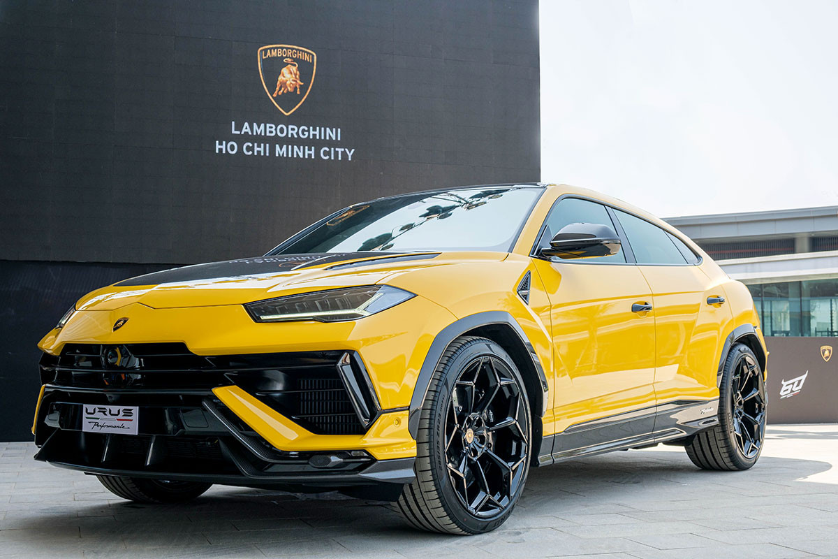 Cận cảnh Lamborghini Urus Performante giá 16,5 tỷ đồng đầu tiên tại Việt Nam