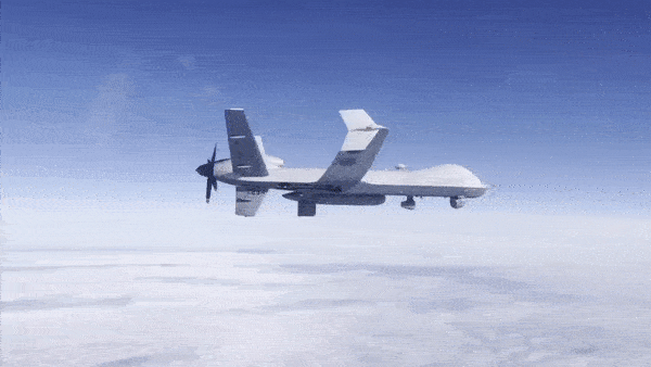 Video tiêm kích Nga bay ngang qua UAV MQ-9 của Mỹ
