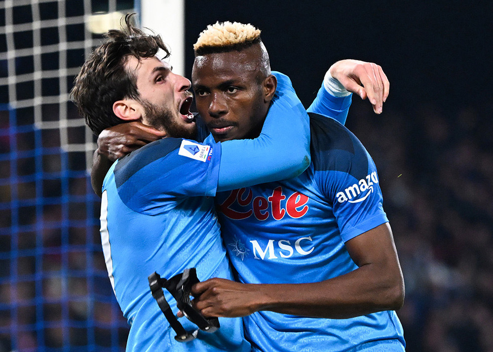 Osimhen đưa Napoli vào tứ kết Champions League